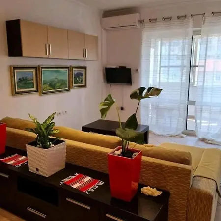 Cozy At Pazari I Ri Διαμέρισμα *